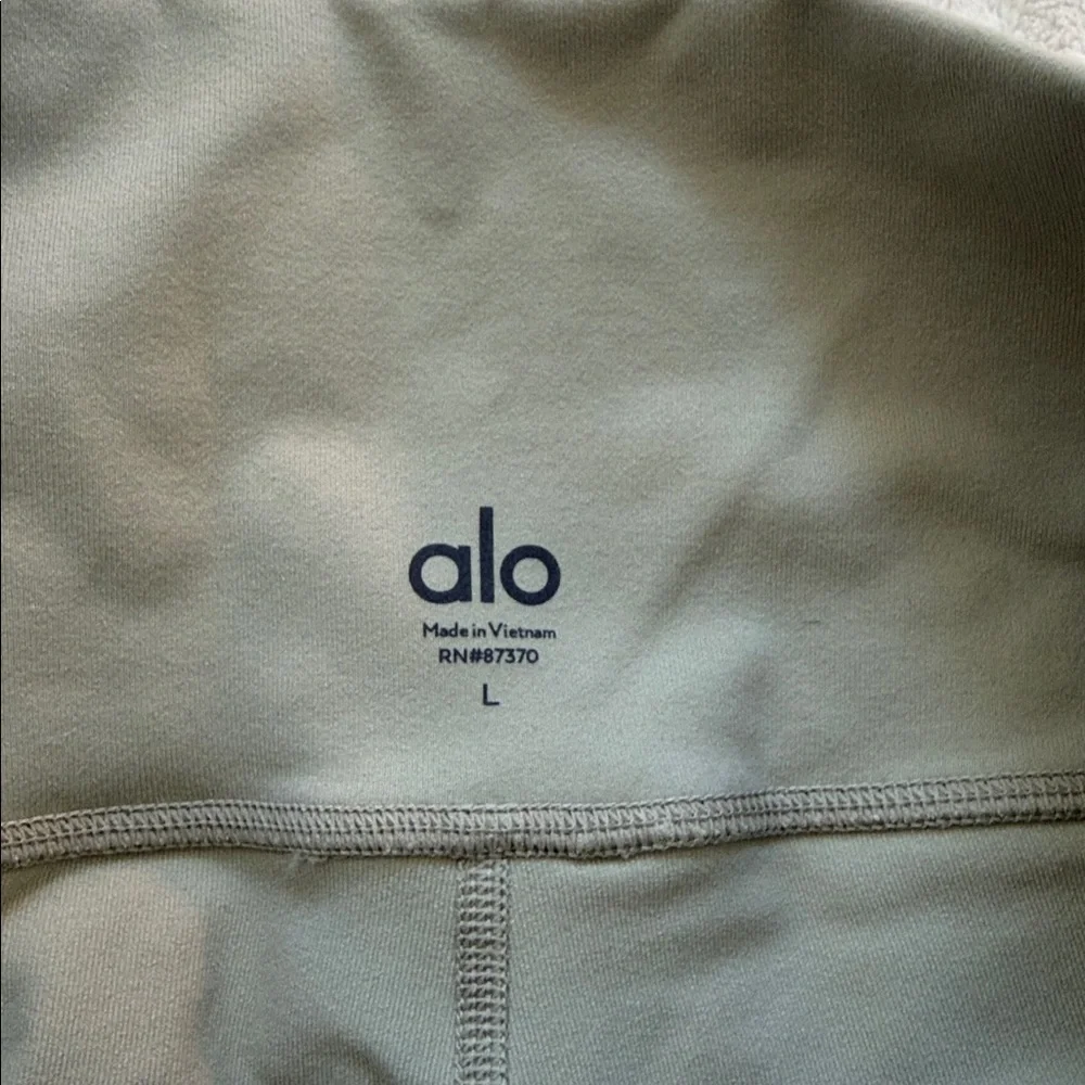 ALO Yoga Women's Bike Shorts bundle
- Red and sage - Picture 4 of 5